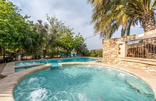 Catral House | Country House 'La Carrasca - Limón' with Shared Pool, Wi-Fi and Air Conditioning