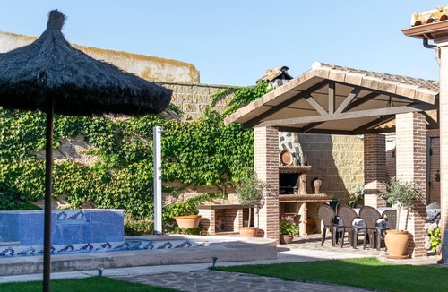 Pulgar House | Country House 'La Casa De Las Flores' with Mountain View, Wi-Fi and Air Conditioning