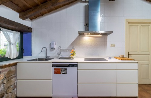 Hermandad de Campoo de Suso House | Country House 'La Casona De Barrio' with Mountain View, Private Pool and Wi-Fi