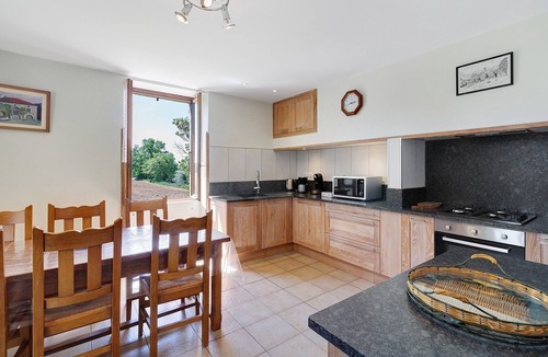 Montayral House | Country House 'La Maison De Barrou' with Private Terrace, Wi-Fi and Air Conditioning