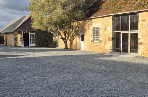 Crisse Villa | Country House 'Le Domaine De Grillemont' with Private Terrace, Garden & Wi-Fi
