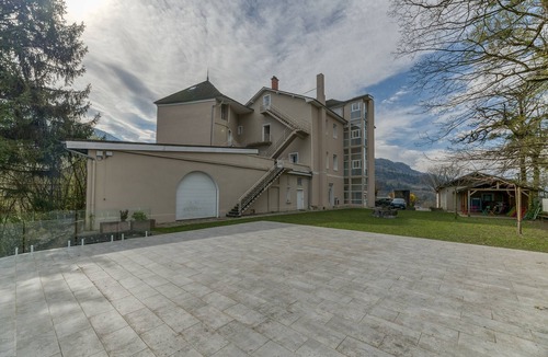 Arvillard House | Country House 'Logis Belledonne - Group' with Mountain View, Shared Pool, and Wi-Fi