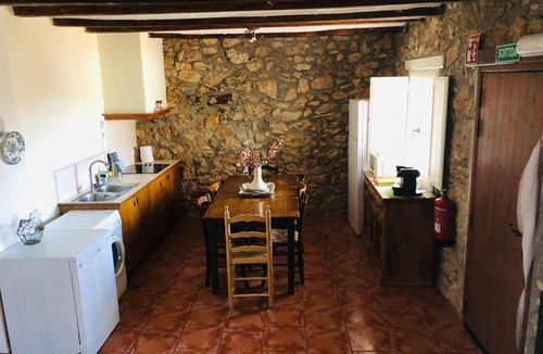 Deltebre House | Country House 'Masia Llambrich Bomba' with Shared Pool, Wi-Fi and Air Conditioning