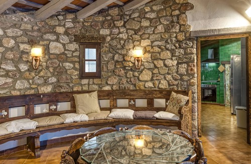 Darnius Apartment | Country House "Masia Mimosa" with Shared Pool, 5 Shared Terraces & Wi-Fi