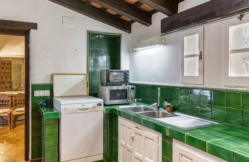 Darnius Apartment | Country House "Masia Mimosa" with Shared Pool, 5 Shared Terraces & Wi-Fi