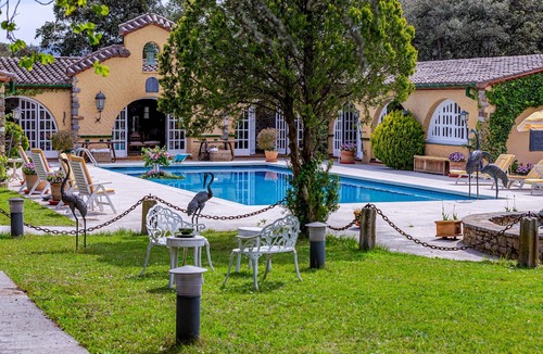 Darnius Apartment | Country House "Masia Mimosa" with Shared Pool, 5 Shared Terraces & Wi-Fi