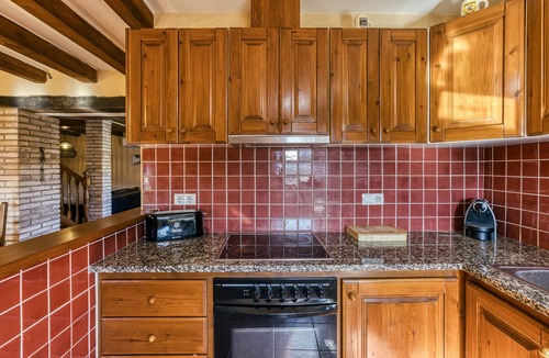 Espolla House | Country House 'Matalí' with Private Terrace, Wi-Fi and Air Conditioning