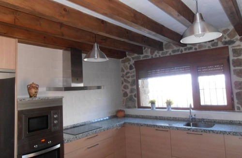 Navalmahillo House | Country House 'Molino De Las Pontezuelas' with Mountain View, Private Pool and Private Garden