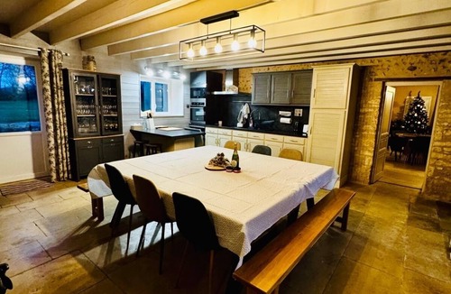 Saint-Sauvant House | Country house, pool and Poitevin charm