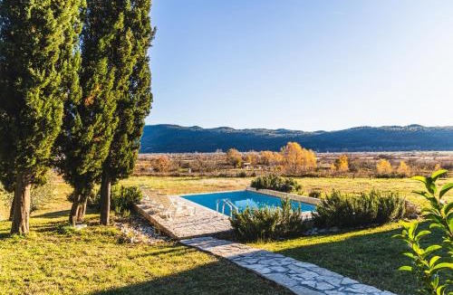 Lovorno Apartment | Country House Uros in Nature with Pool