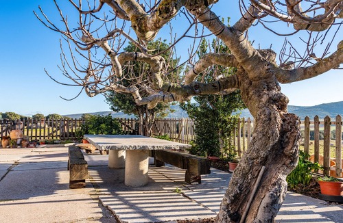 Cati House | Country House 'Vell' with Mountain View, Private Garden and Wi-Fi