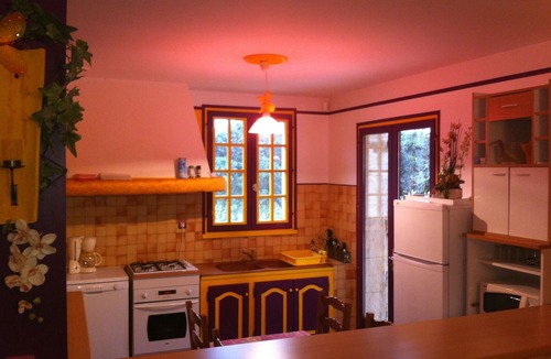 Vallerargues Villa | Country house with pool and jacuzzi. Free WIFI.