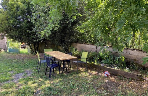 Lanuejouls House | Country house with large private courtyard. Pets welcome.