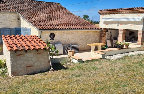 Beauville House | Country house with swimming pool