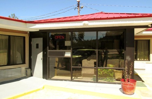 Oakdale Hotel | Country Inn Motel
