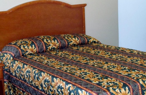 Oakdale Hotel | Country Inn Motel
