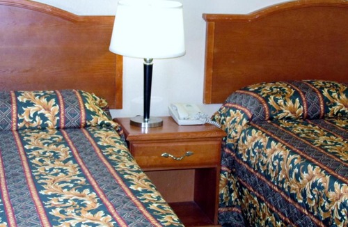 Oakdale Hotel | Country Inn Motel