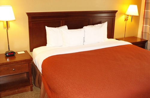 North Industrial Hotel | Country Inn & Suites by Radisson, Saskatoon, SK