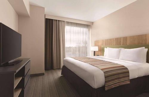 Cannifton Hotel | Country Inn & Suites by Radisson, Belleville, ON