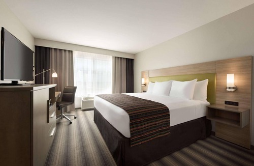 Indianola Hotel | Country Inn & Suites by Radisson, Indianola, IA