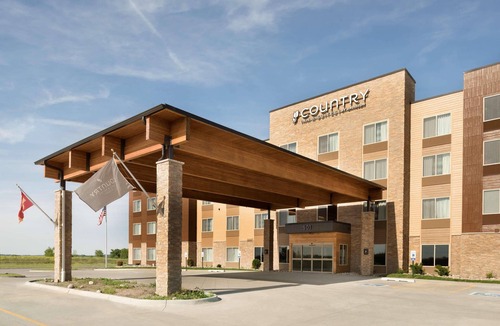 Indianola Hotel | Country Inn & Suites by Radisson, Indianola, IA