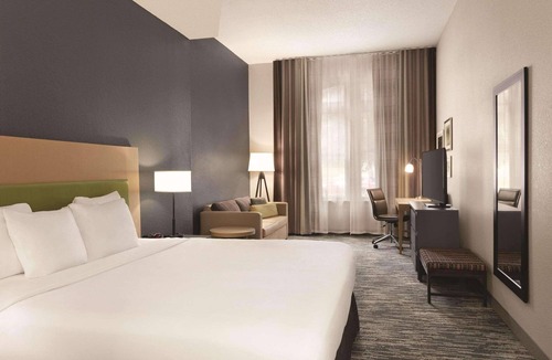 St. Charles Hotel | Country Inn & Suites by Radisson, St. Charles Historic District