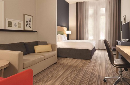 St. Charles Hotel | Country Inn & Suites by Radisson, St. Charles Historic District