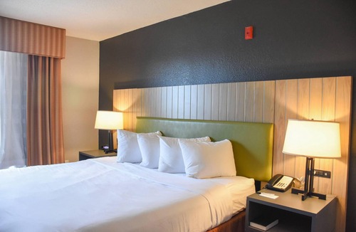 Bloomington Hotel | Country Inn & Suites by Radisson, Bloomington-Normal West, IL