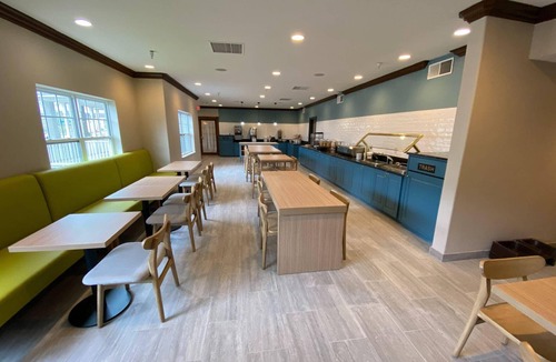 Champaign Hotel | Country Inn & Suites by Radisson, Champaign North, IL