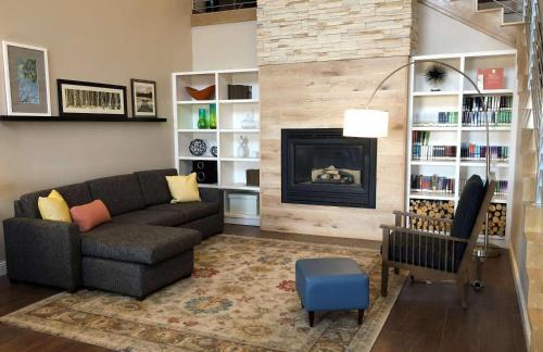 Rapid City Hotel | Country Inn & Suites by Radisson, Rapid City, SD