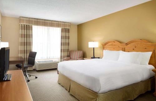 Grinnell Hotel | Country Inn & Suites by Radisson, Grinnell, IA