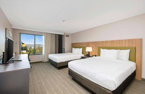 Sorrento Valley Hotel | Country Inn & Suites by Radisson, San Diego North, CA