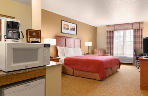 Sycamore Hotel | Country Inn & Suites by Radisson, Sycamore, IL