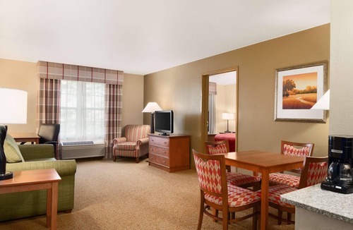 Sycamore Hotel | Country Inn & Suites by Radisson, Sycamore, IL