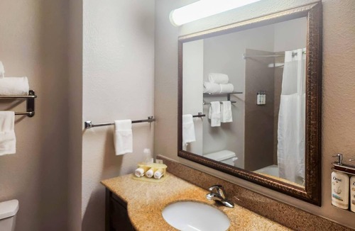 Terrell Hotel | Country Inn & Suites by Radisson, Terrell
