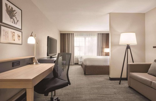 Dubuque Hotel | Country Inn & Suites by Radisson, Dubuque, IA