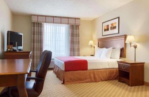 Nevada Hotel | Country Inn & Suites by Radisson, Nevada, MO