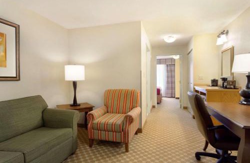 Nevada Hotel | Country Inn & Suites by Radisson, Nevada, MO