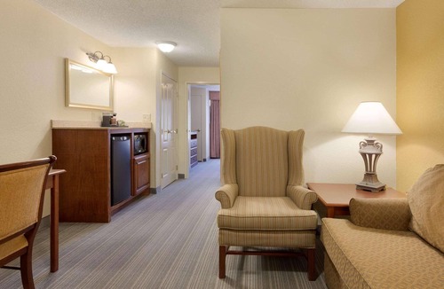 Norman Hotel | Country Inn & Suites by Radisson, Norman near University