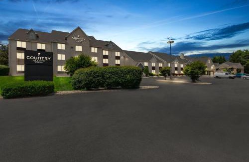 Hollins Hotel | Country Inn & Suites by Radisson, Roanoke, VA