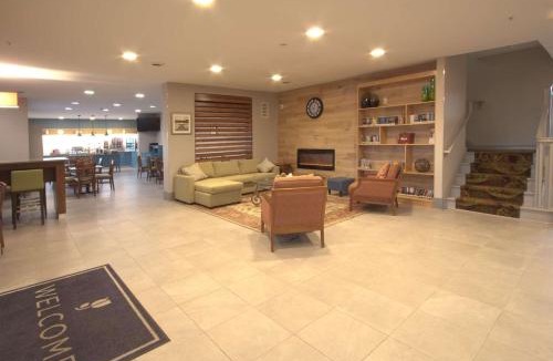 Moline Hotel | Country Inn & Suites by Radisson, Moline Airport