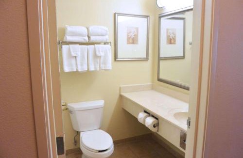 Orange Prairie Hotel | Country Inn & Suites by Radisson, Peoria North, IL