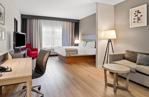 Hollins Hotel | Country Inn & Suites by Radisson, Roanoke, VA