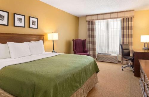 Salina Hotel | Country Inn & Suites by Radisson, Salina, KS