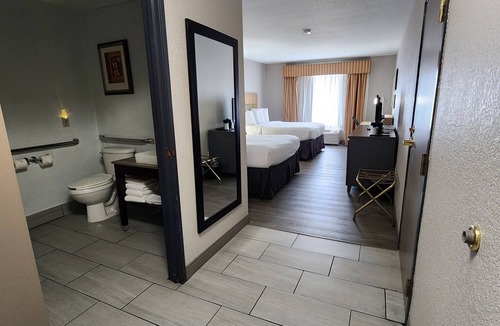 Topeka Hotel | Country Inn & Suites by Radisson, Topeka West, KS