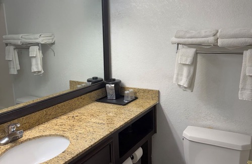 Elgin Hotel | Country Inn & Suites by Radisson, Elgin, IL