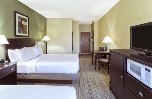 Benton Harbor Hotel | Country Inn & Suites by Radisson, Benton Harbor-St. Joseph, MI