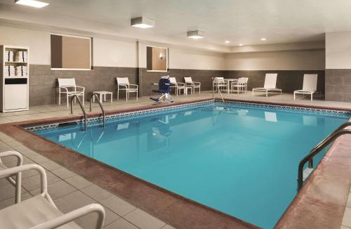 Southport Hotel | Country Inn & Suites by Radisson, Indianapolis South, IN
