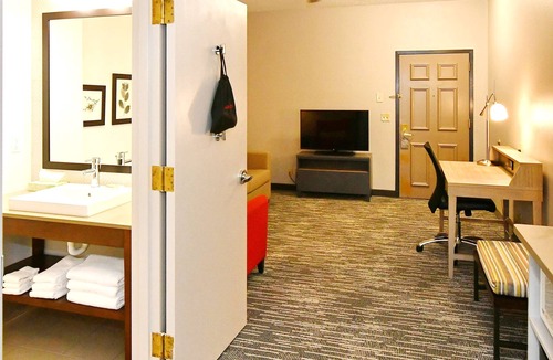 Mount Morris Hotel | Country Inn & Suites by Radisson, Mount Morris, NY