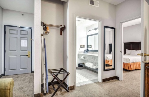 Central Oklahoma City Hotel | Country Inn & Suites by Radisson, Oklahoma City at Northwest Expressway, OK